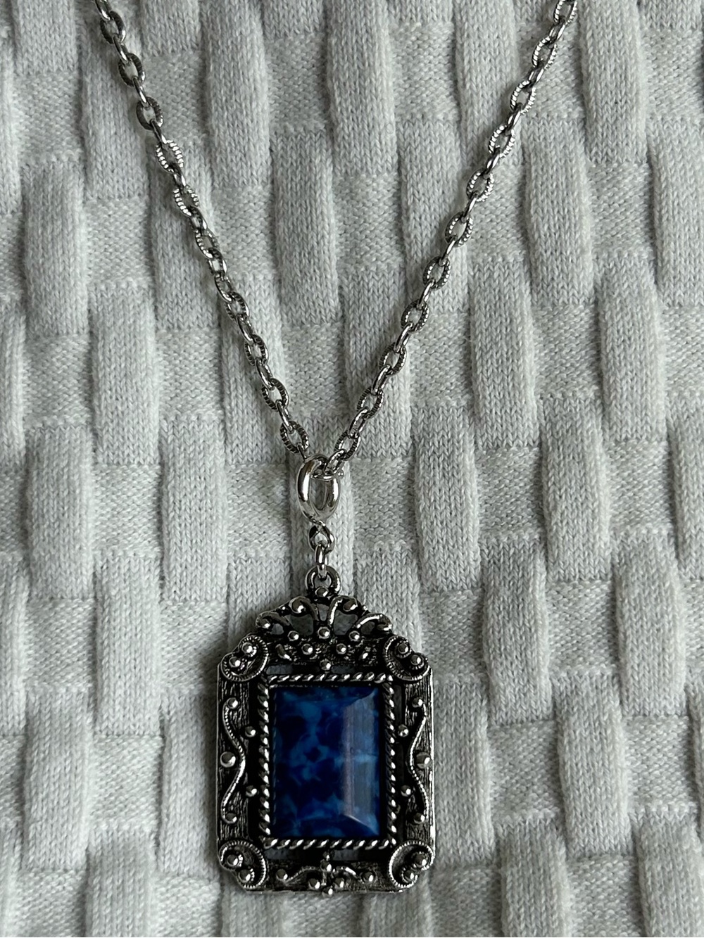 Sarah Coventry "Roman Holiday" Reversible Blue Stone Filigree Pendant Necklace6 - Picture 2 of 8